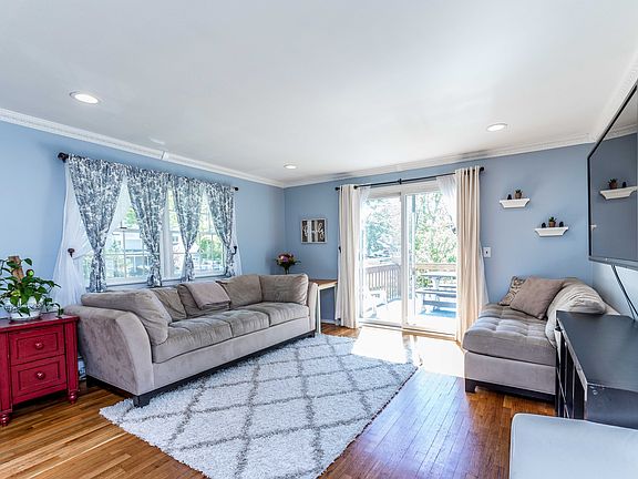 4th image of 8 Columbus Ave