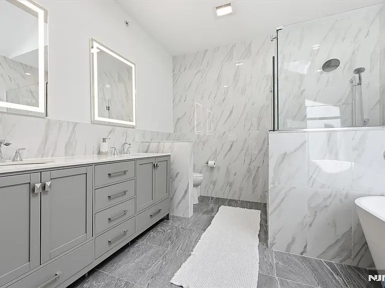 30 Lafayette Ave — Photo 29