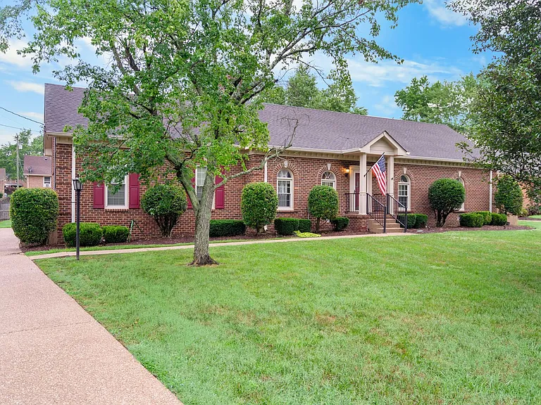 105 Walnut Ct — Photo 4