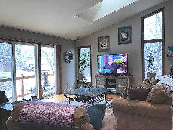 4th image of 1 W Marne Ave