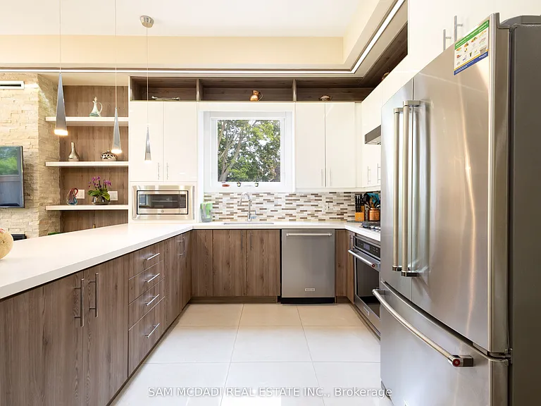 35A Broadview Ave — Photo 8