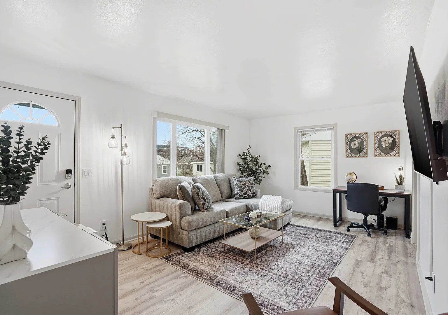Madison Gem! 2BR Family Home with Washer&Dryer, AC, Parking — Photo 1