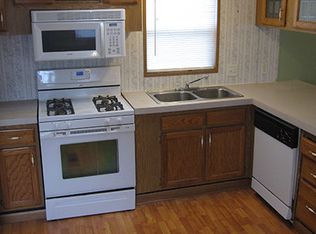 52104 Williamsburg Ln, Chesterfield, MI