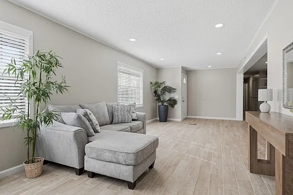 125 Jeff Ave — Photo 4