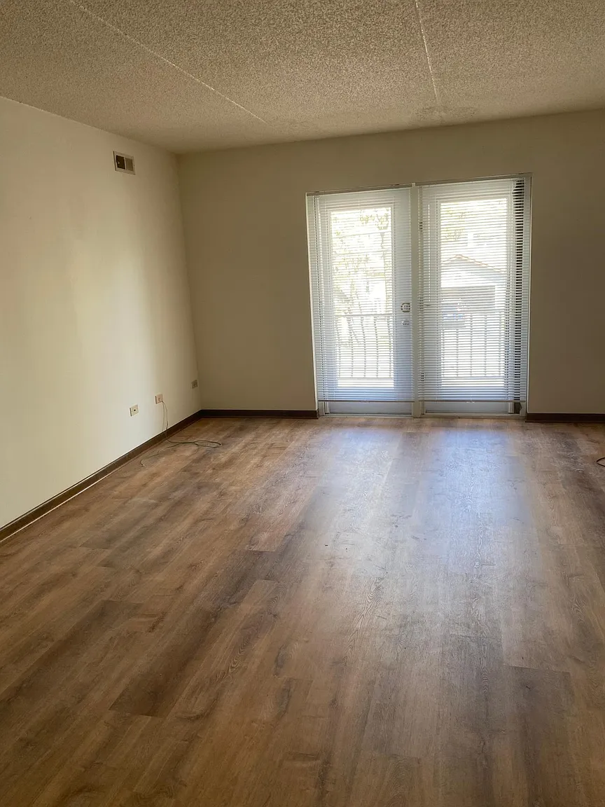 18245 Burnham Ave APT 5 photo 1