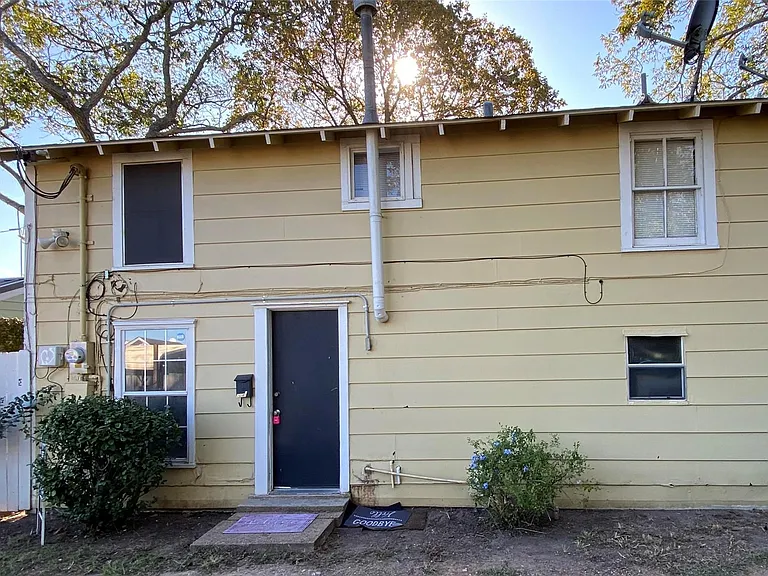 208 1/2 Avenue A — Photo 28