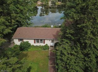 41 Wildwood Rd, Oak Ridge, NJ 07438