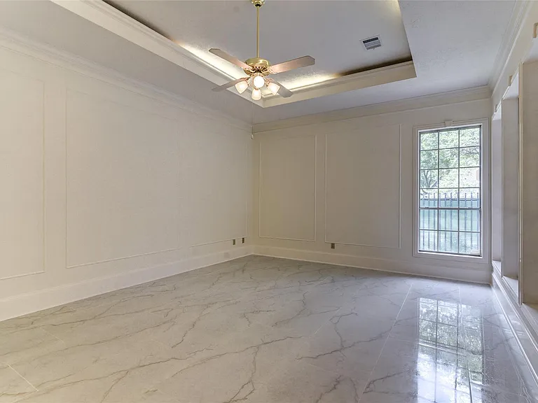 90 Heathrow Ln — Photo 9