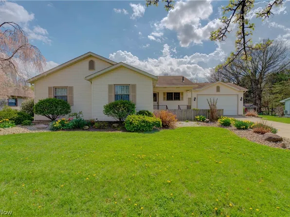 118 Sassafras Dr, Vermilion, OH 44089