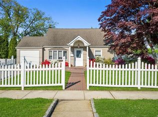557 South Broadway, Lindenhurst, NY 11757