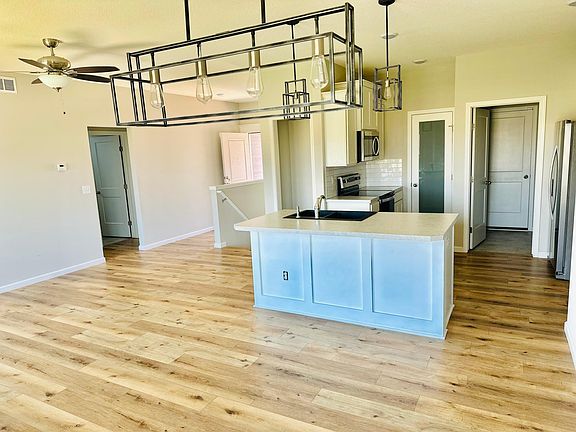 4th image of 1545 N Aster Cir