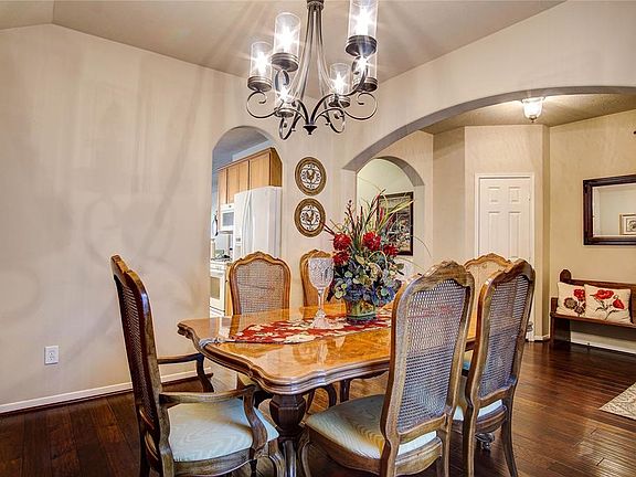 4th image of 2814 Lakecrest Way Dr