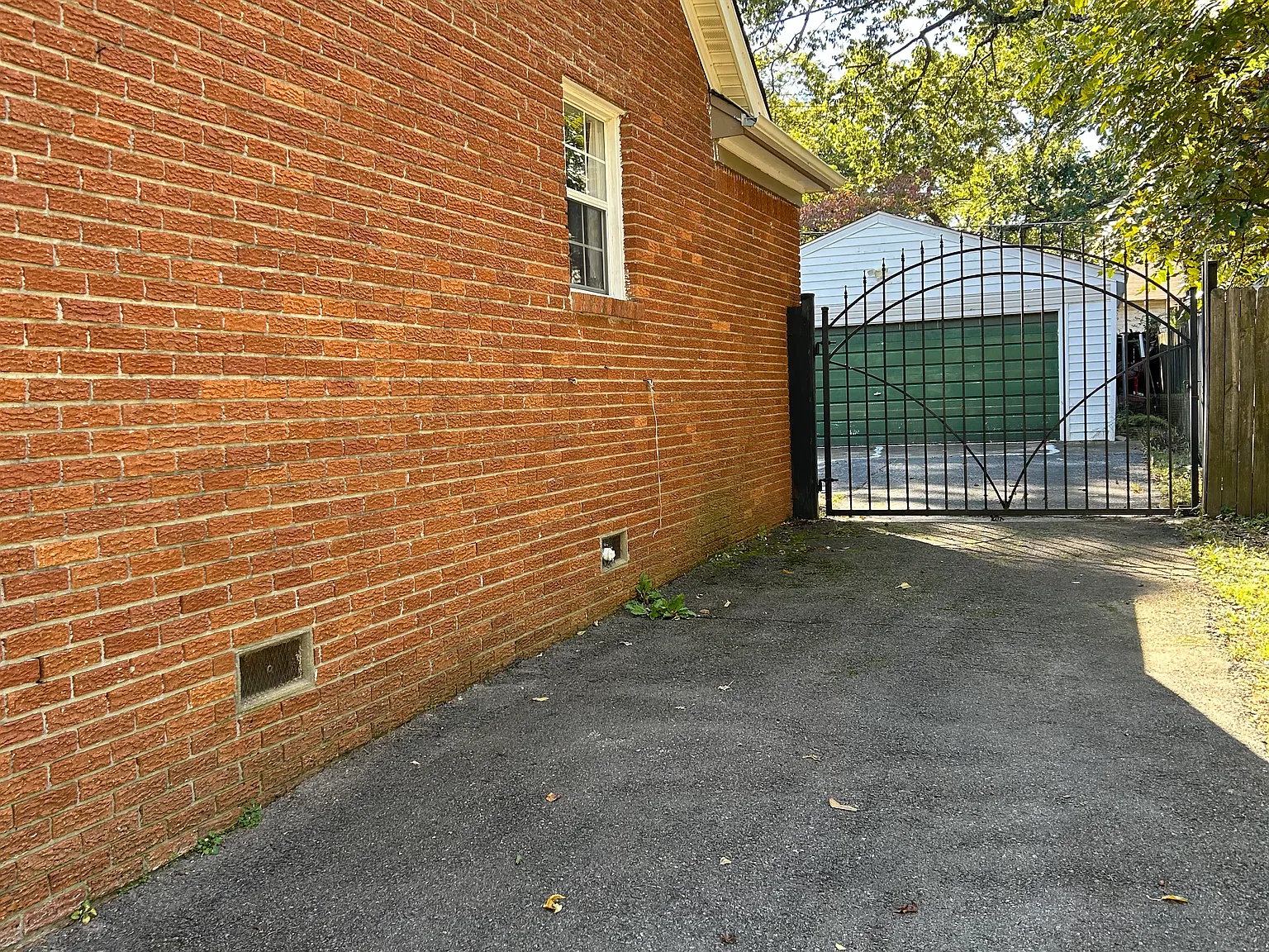 756 Margo Ln — Photo 2