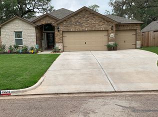 2224 Riveroaks Dr, West Columbia, TX 77486