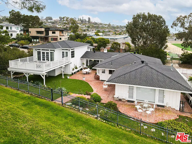 1110 W Muirlands Dr — Photo 36