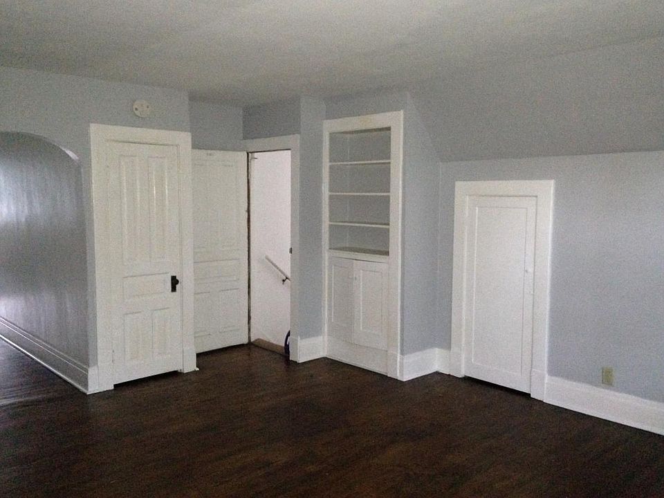 1st image of 24 Brantford Pl #3