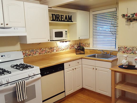 2nd image of 225 Massol Ave APT C