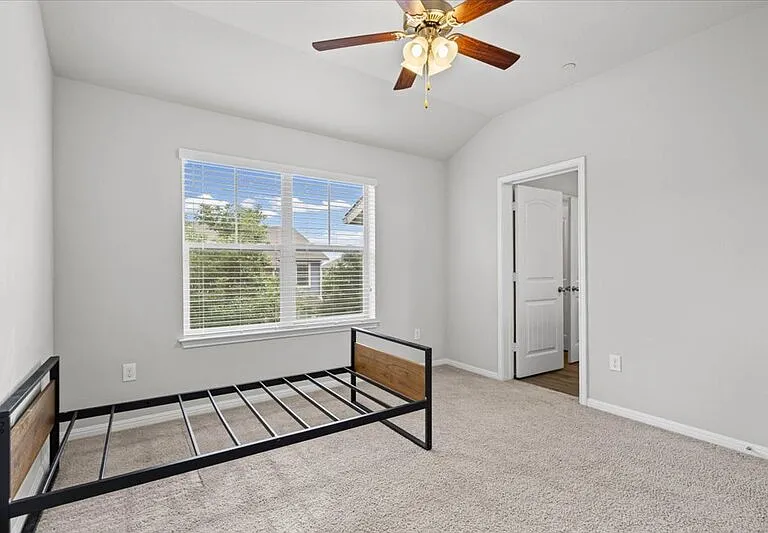516 E Slaughter Ln — Photo 42
