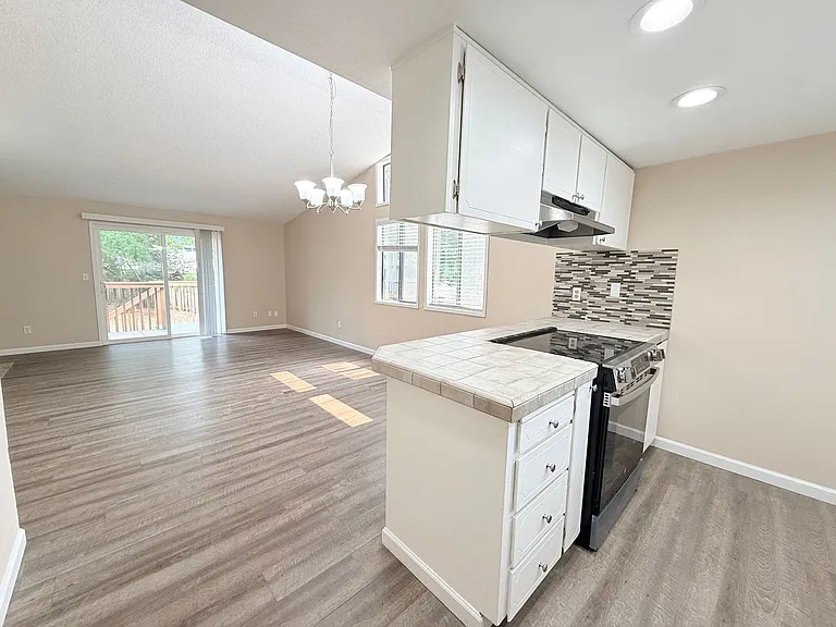 5900 SW Ellerson Ter — Photo 5