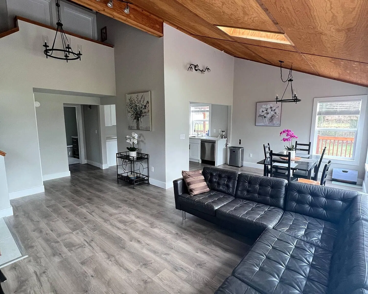 3 bed, 1371 sqft, $3,400 — Photo 1
