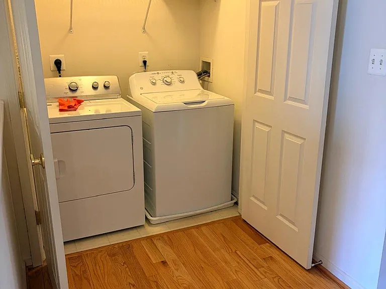21784 Oakville Ter — Photo 10