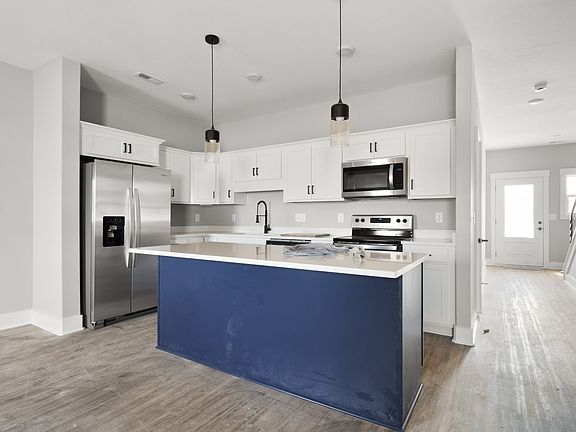 5th image of 108 Jonathan Wade Cir
