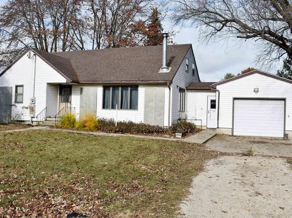 303 W School St, Stacyville, IA 50476