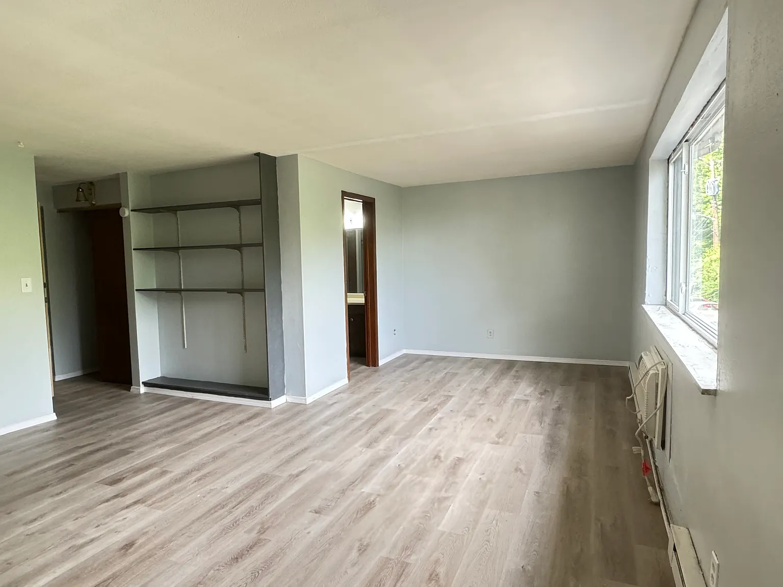 3401 Woodman Dr — Photo 2