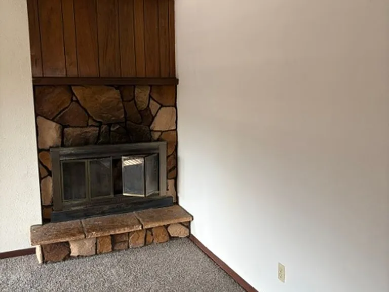 1904 W Koch St — Photo 17