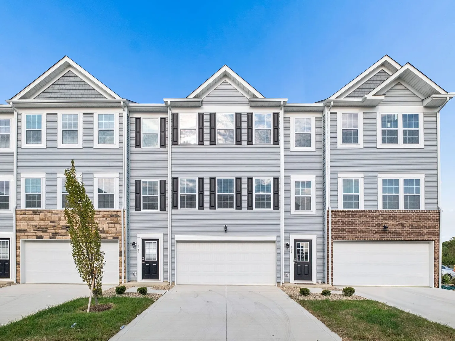 3 bed, 2.5 bath, 1850 sqft, $2,299 — Photo 4