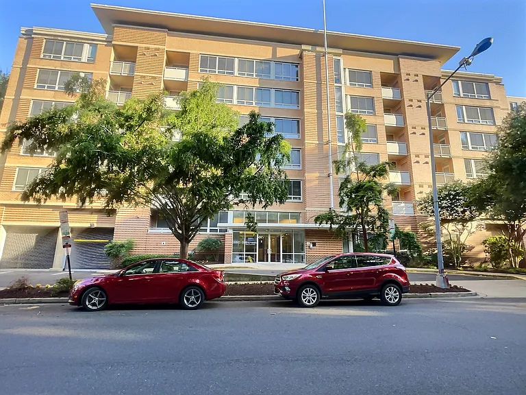 Front of 350 G St SW building with driveway
