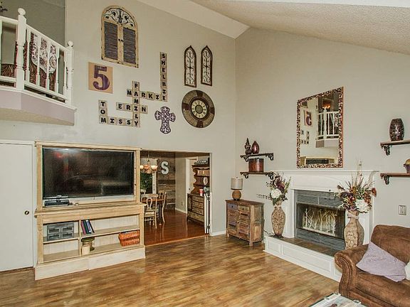 5th image of 2429 N Murray Ct