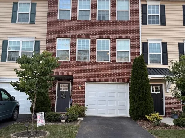 62 Savage Ct, Falling Waters, WV 25419