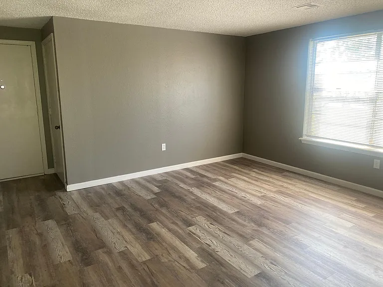 2516 NE Dearborn Ave #1 — Photo 8