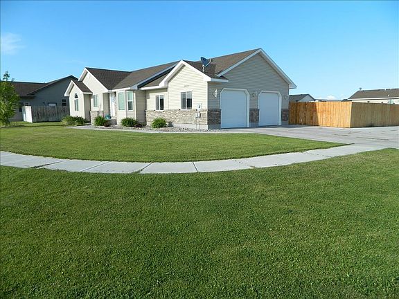 2nd image of 2028 N Edmiston Dr