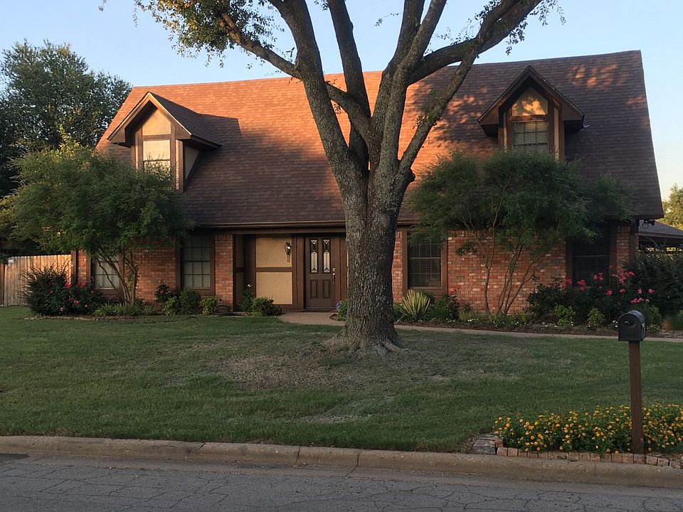 1st image of 204 Myndi Cir