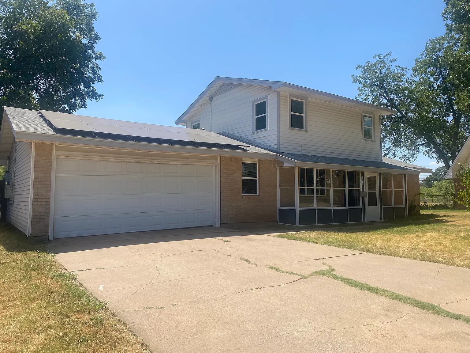 5 bed, 1990 sqft, $2,150 — Photo 3