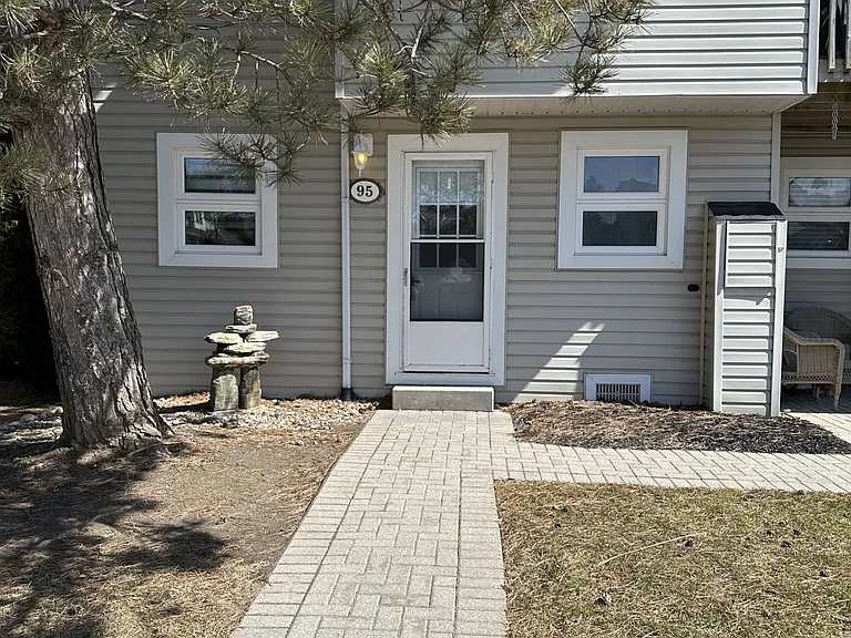 127 Alfred St W #95 — Photo 1