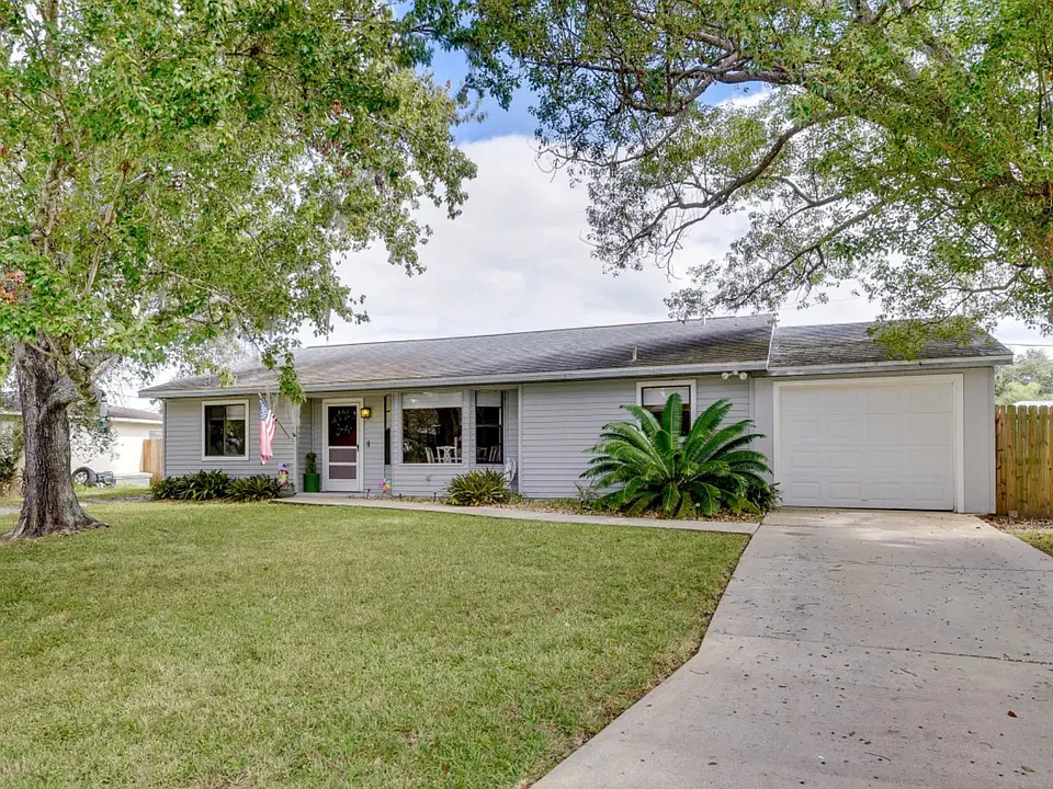 2737 Fern Palm Dr