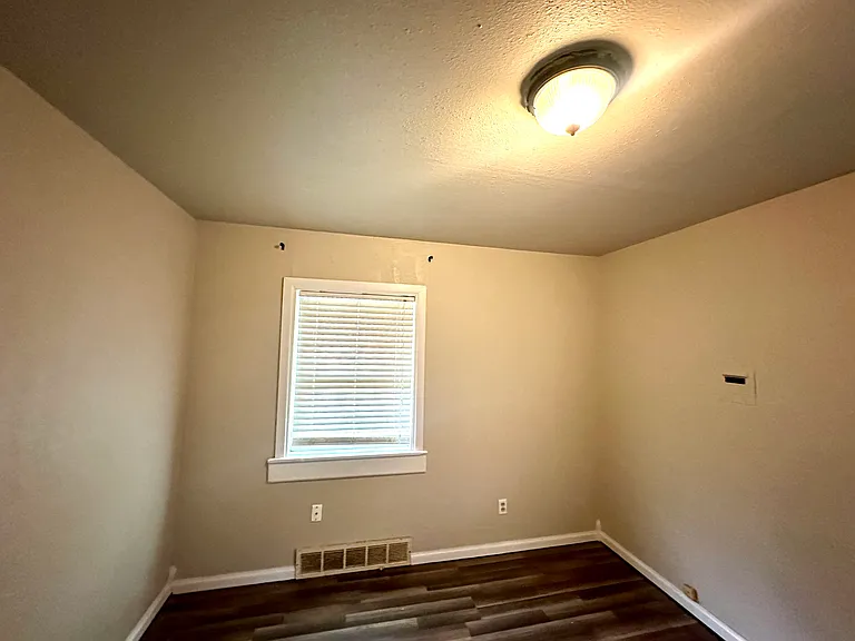 1405 Carlisle Ct — Photo 24