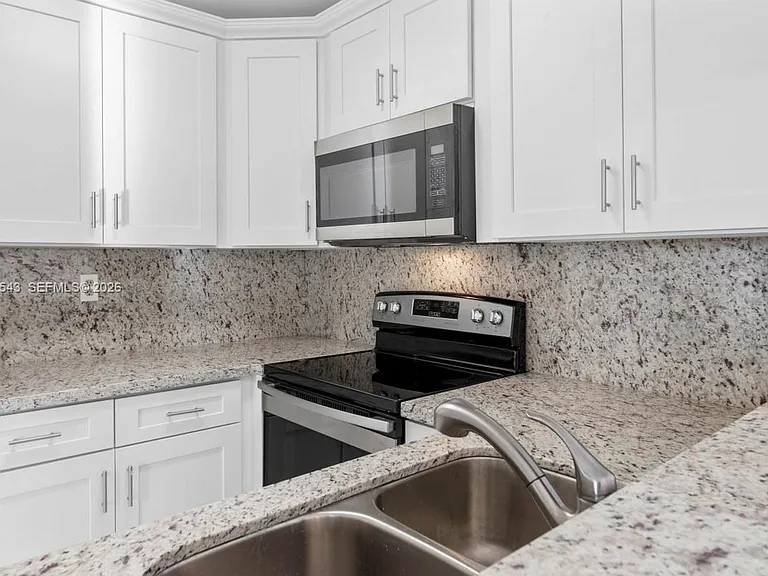 11715 SW 18th St #410 — Photo 9