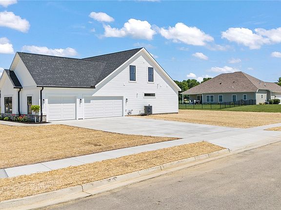 3rd image of 2691 Pleasant View Dr
