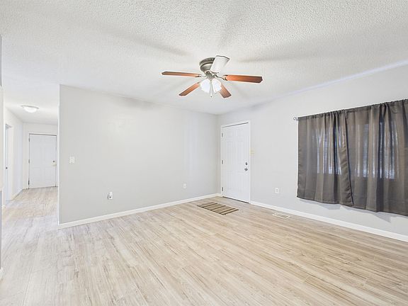 5th image of 608 N Estes Ave