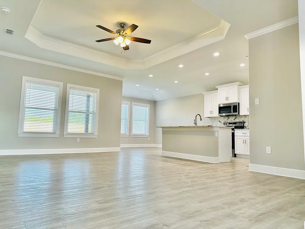 3 bed, 1350 sqft, $2,200 — Photo 2