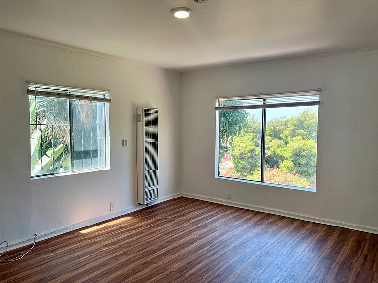 264 S Coronado St #B — Photo 4