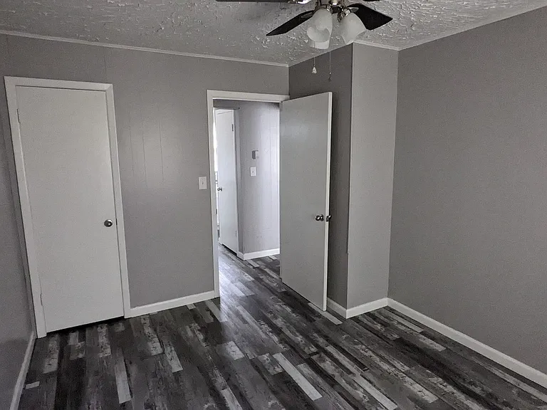 1033 S Vine St — Photo 3