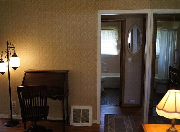 2nd image of 3562 Taylor St NE