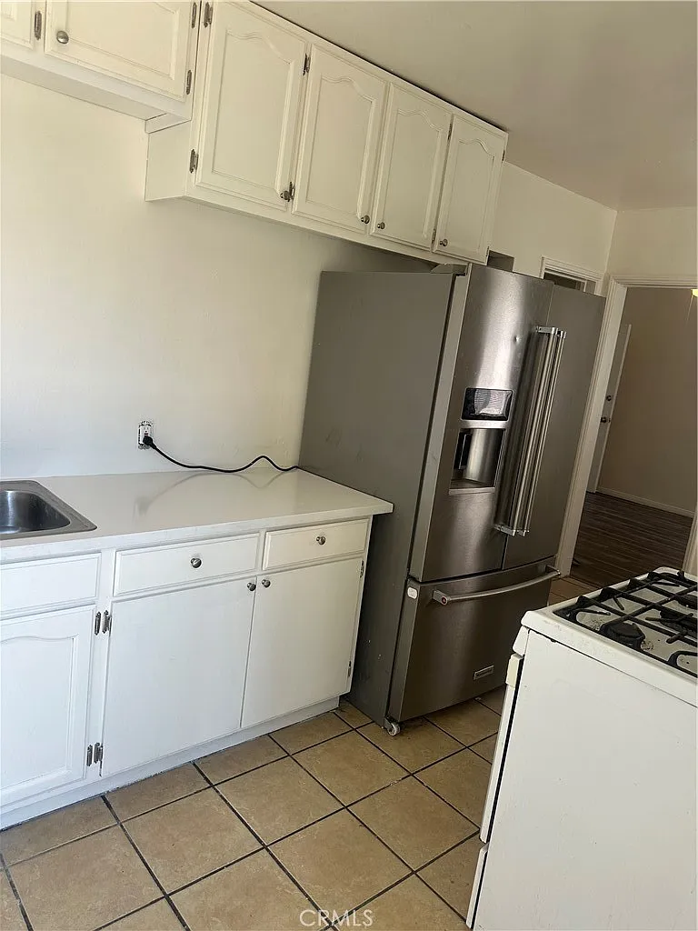 Building Photo - 934 W 71st St #1/2