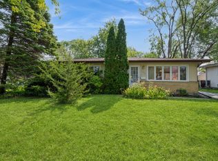 711 Wilshire Dr, Mount Prospect, IL 60056