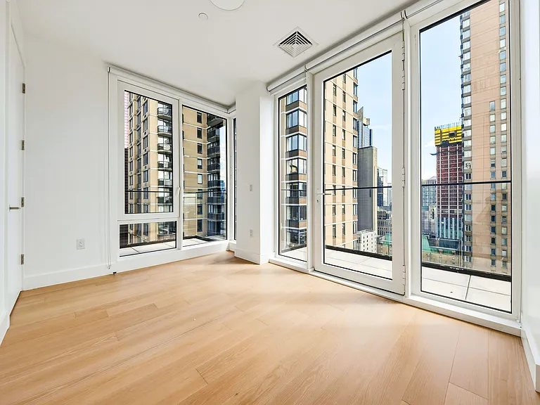 250 W 49th St #12703 — Photo 13